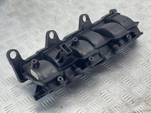 Колектор впускний 03H133204B Volkswagen Touareg