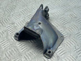 Кронштейн подушки двигуна 4G0399059A Audi A8