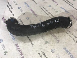 Патрубок інтеркулера 7P0145737D Volkswagen Touareg