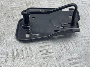 Скоба замка капоту 4M0823185D Audi Q7