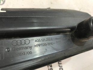Накладка радіатора 4G0121292E Audi A6