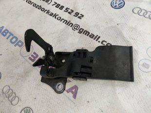 Скоба замка капота 4H0823485C Audi A8