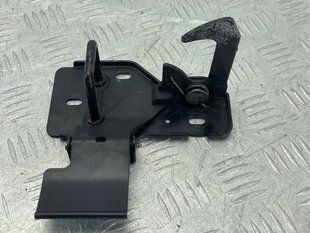 Стопорний гак капоту 4L0823480A Audi Q5 Audi Q7