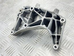Кронштейн генератора 31430704 Volvo XC90