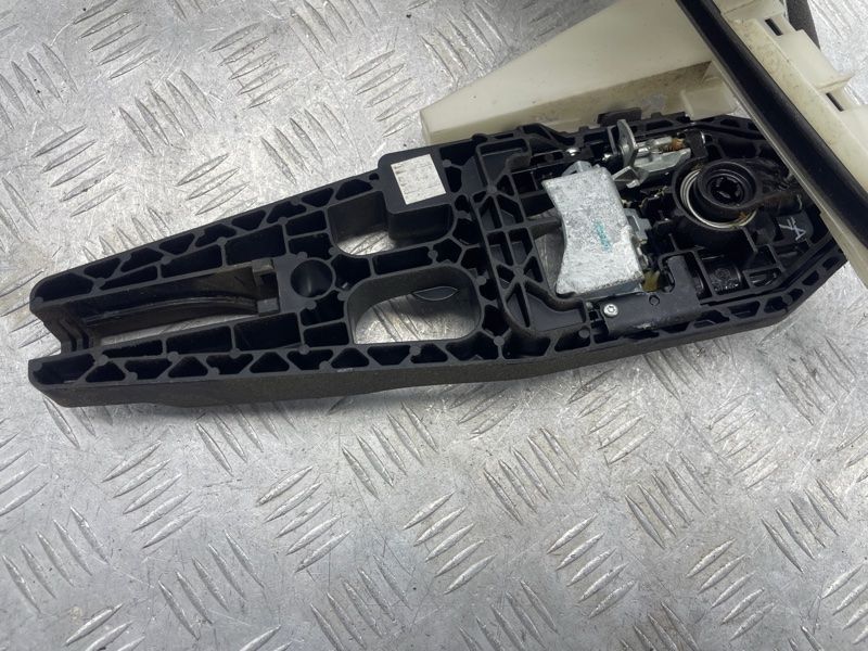 Кронштейн ручки ES7Z5426685T Ford Edge