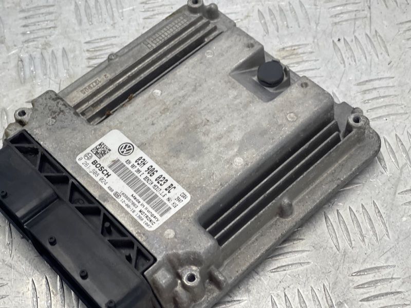 Блок управления двигателем 03H906023BC Volkswagen Touareg