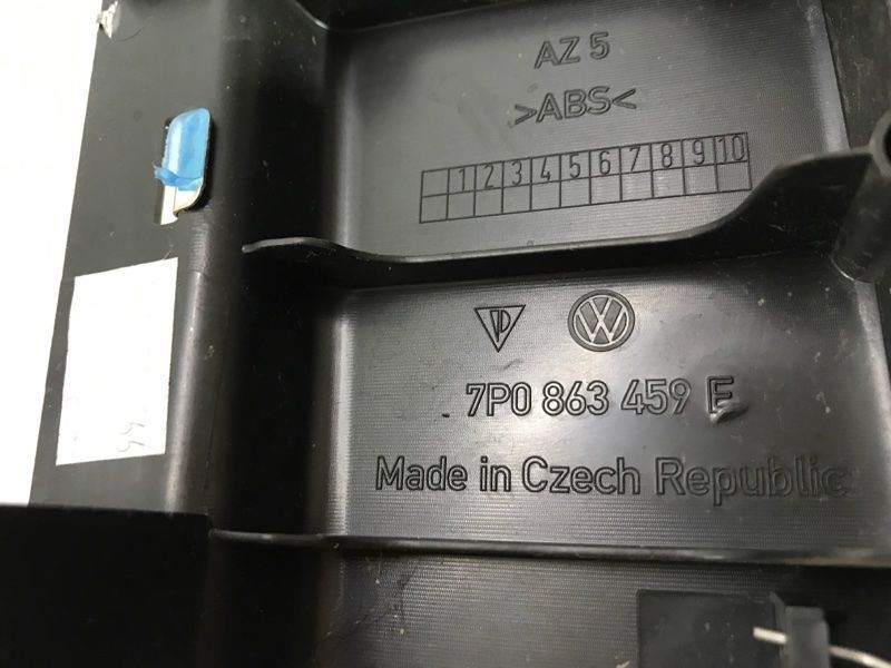 Накладка замка багажника 7P0863459E Volkswagen Touareg