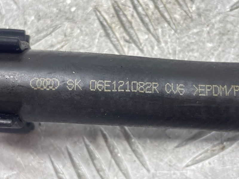 Шланг системи охолодження 06E121082R Audi A6 Audi A6, Audi A7, Audi A8, Audi Q7