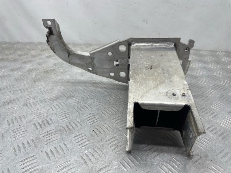 Кронштейн підсилювача бампера 4G0807133F Audi A6