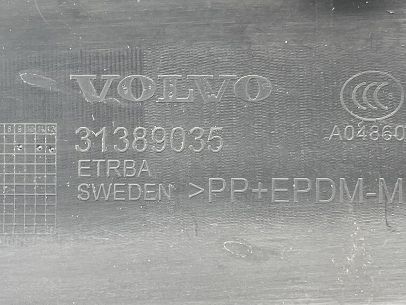 Обшивка кришки багажника Volvo XC90