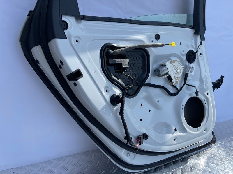 Двері 4G5833051 Audi A6