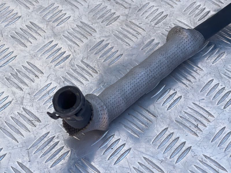 Шланг кондиціонера 7P6121109G Volkswagen Touareg