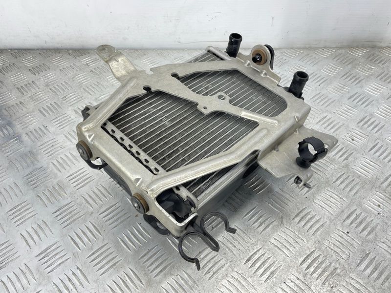 Радиатор охлаждения двигателя дополнительный 8K0121212B Audi A8