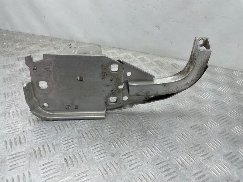 Кронштейн підсилювача бампера 4G0807133F Audi A6