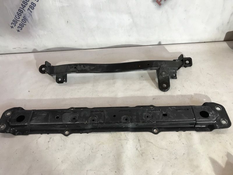 Распорка подрамника 4M0803221A Audi Q7