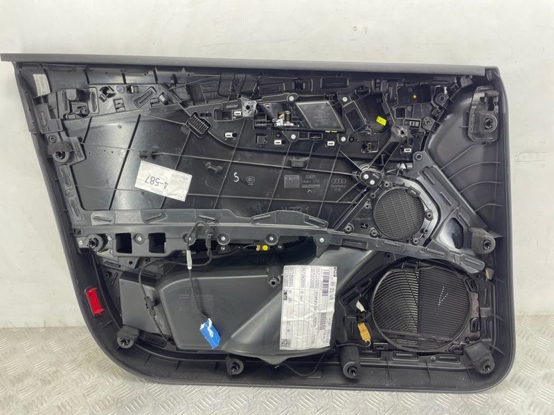 Обшивка дверей 8W0867104ADWFA Audi A4 Allroad