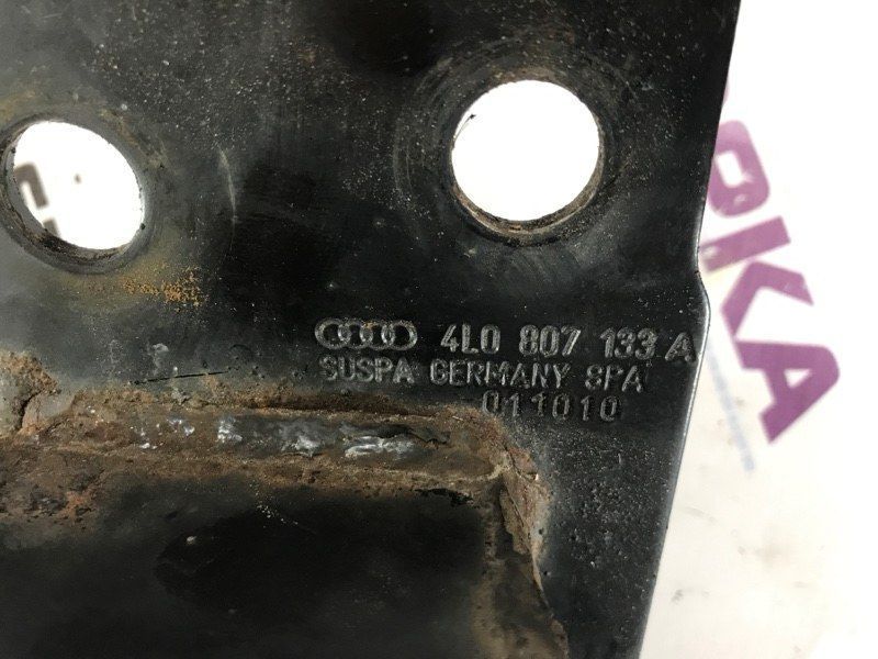 Кронштейн підсилювача бампера 4L0807133A Audi Q7
