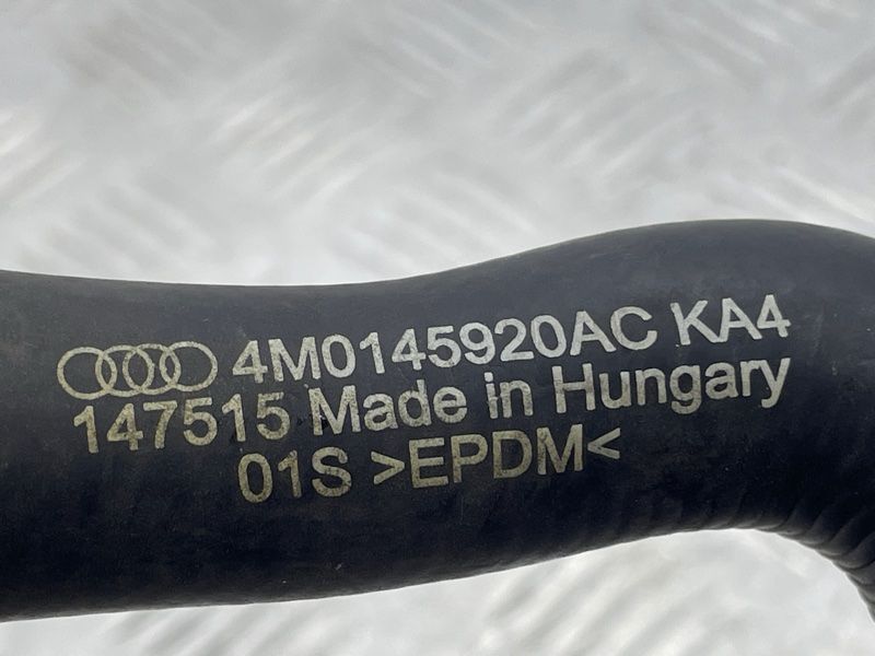 Шланг системи охолодження 4M0145920AC Audi Q7