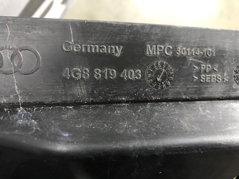 Водовідвідний щиток 4G8819403 Audi A7