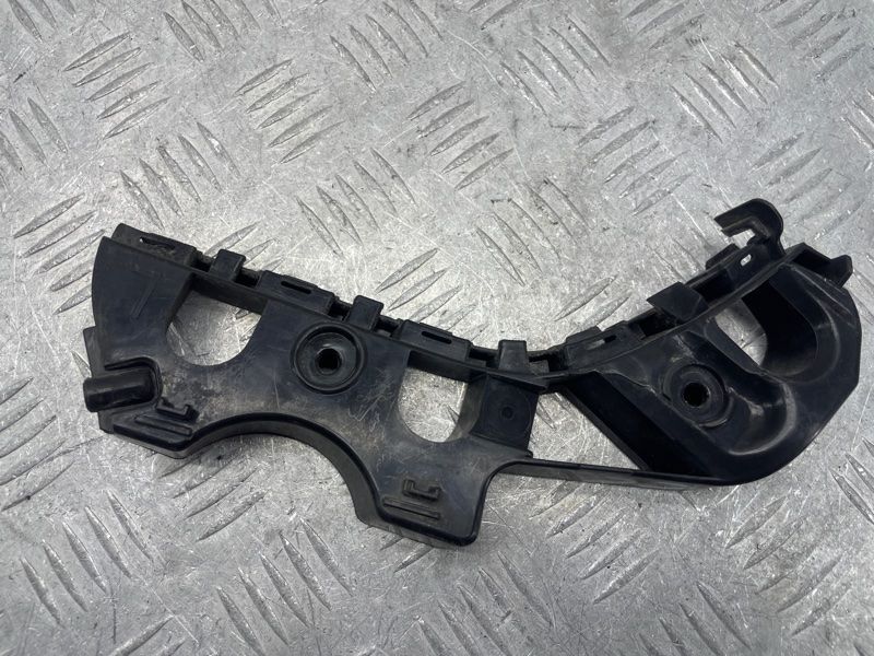 Направляющая переднего бампера 3C8807183B Volkswagen CC