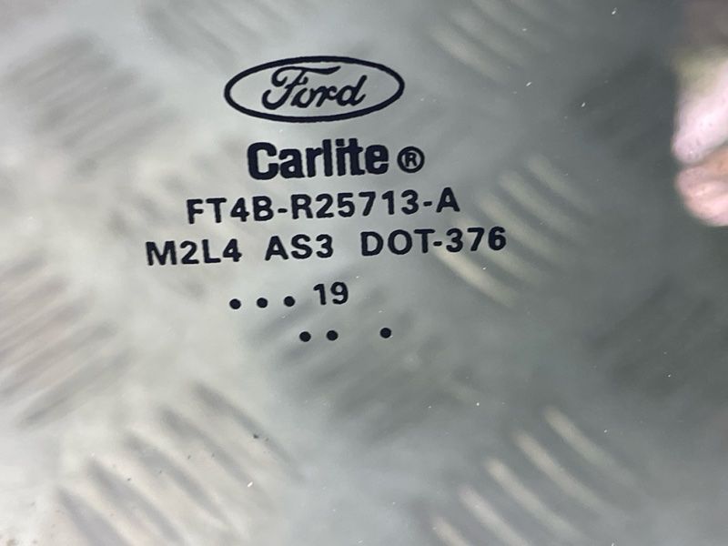 Стекло двери FT4BR25713A Ford Edge