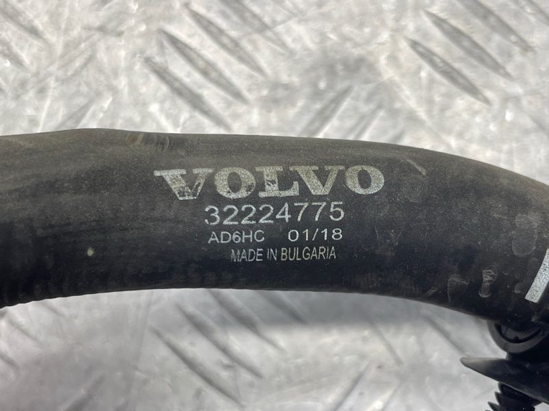 Шланг системи охолодження 32224775 Volvo XC90
