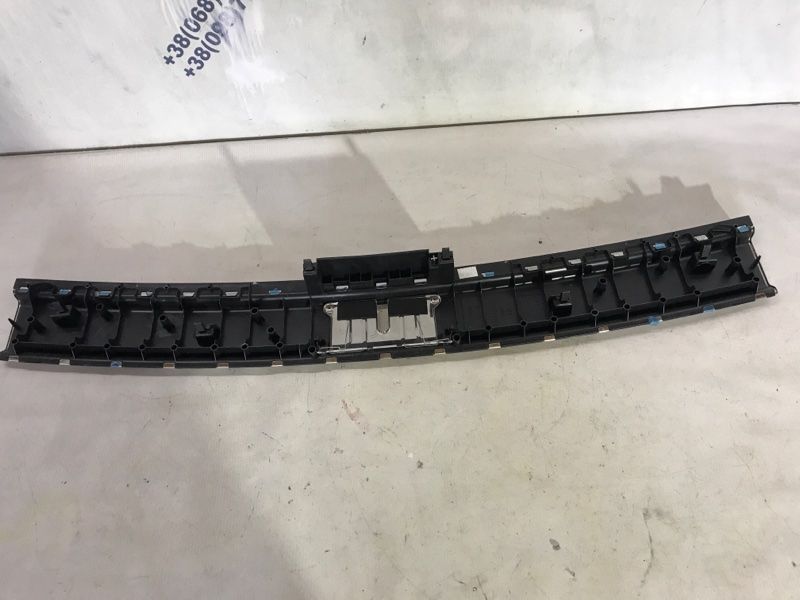 Накладка замка багажника 7P0863459E Volkswagen Touareg