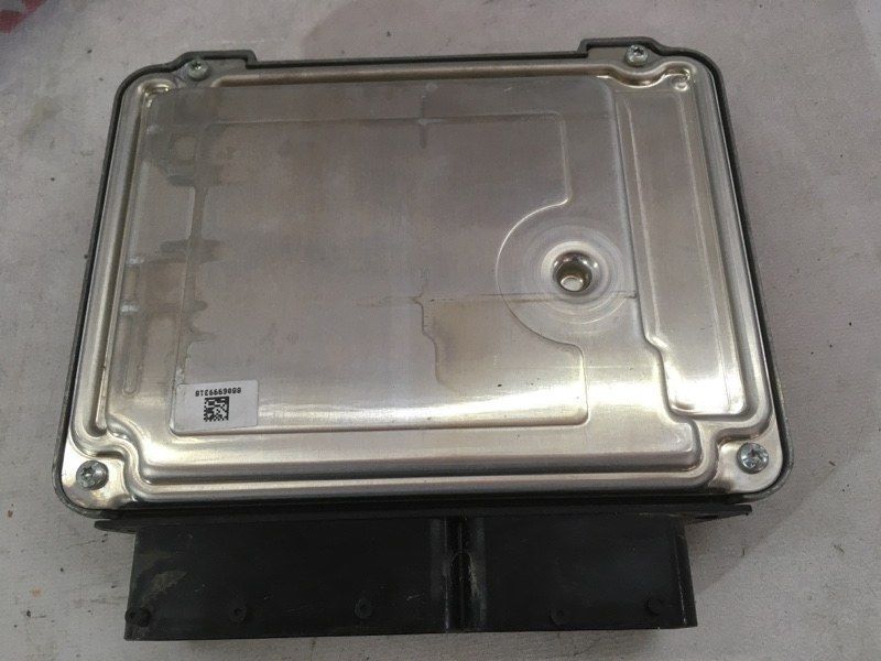 Блок керування двигуном 06J907309B Volkswagen CC