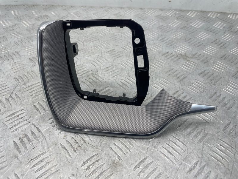 Декоративная накладка на торпедо Volvo XC60