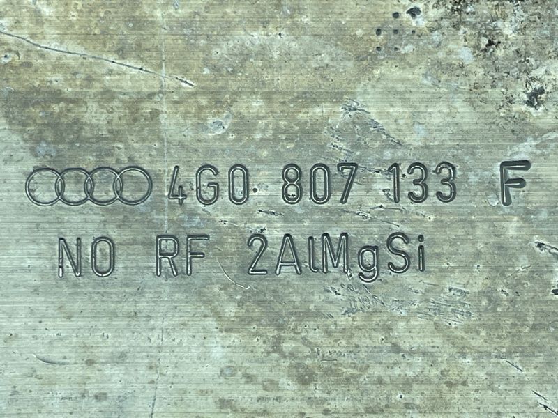 Кронштейн підсилювача бампера 4G0807133F Audi A6