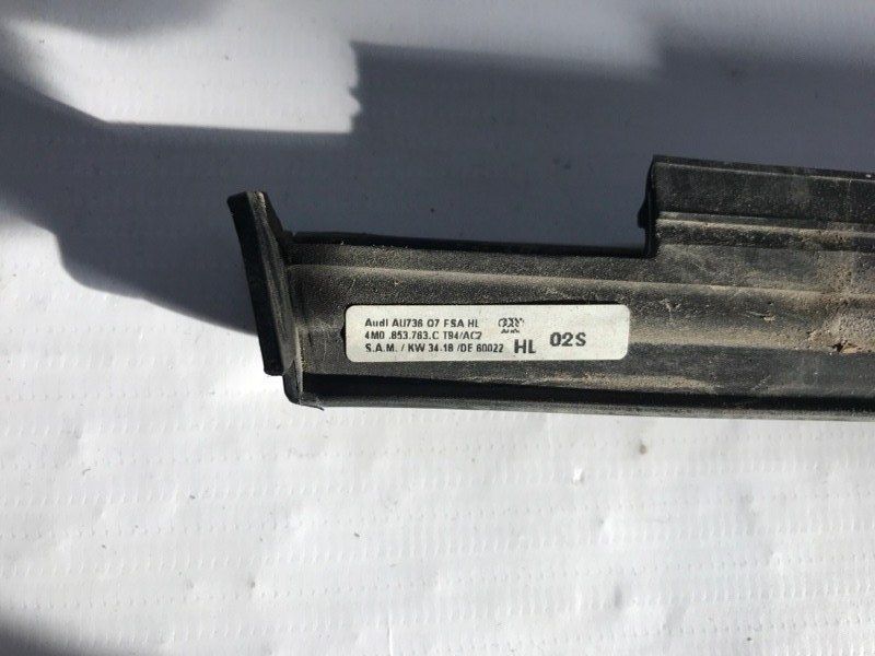 Молдинг / ущільнювач пазу скла 4M0853763AT94 Audi Q7