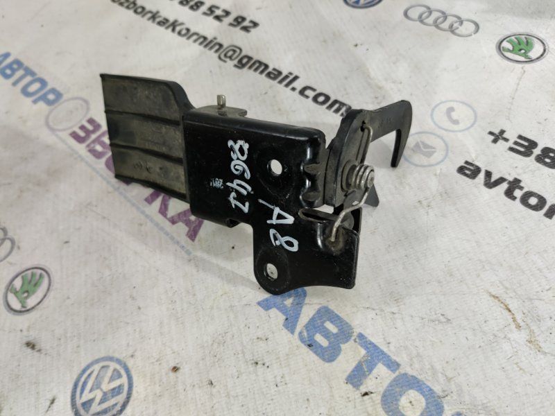 Скоба замка капоту 4H0823485C Audi A8