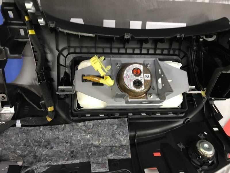 Торпедо з подушкою безпеки 682004GF5A Infiniti Q50