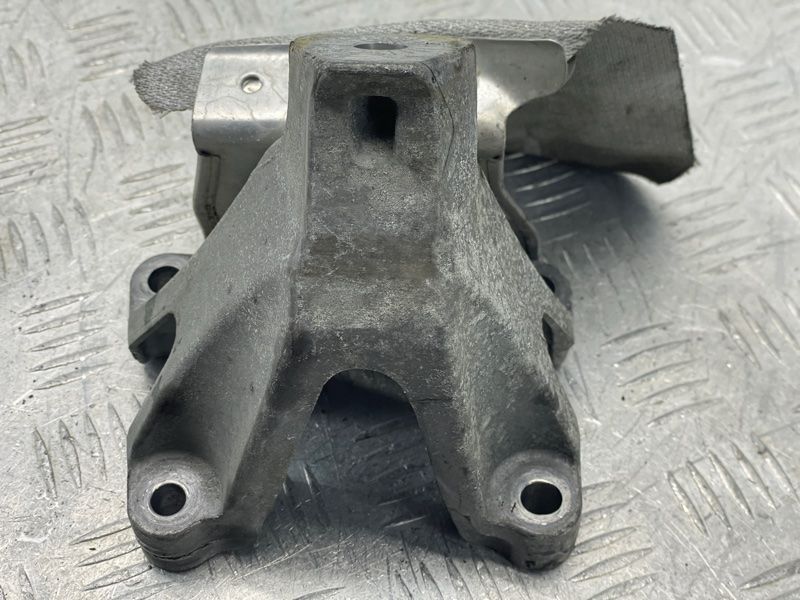 Опора / кронштейн двигуна 8K0199307BJ Audi Q5