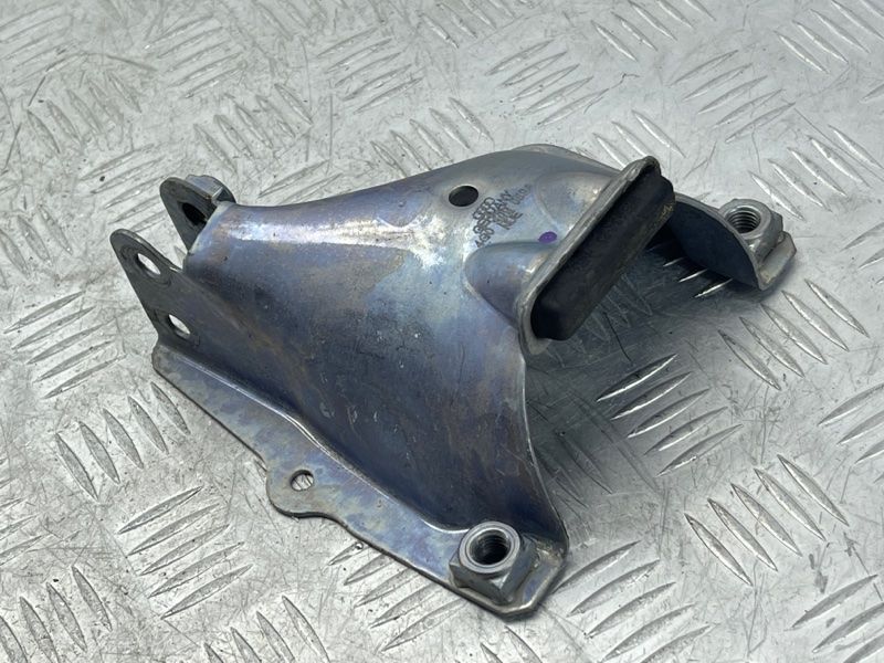 Кронштейн подушки двигуна 4G0399059A Audi A8