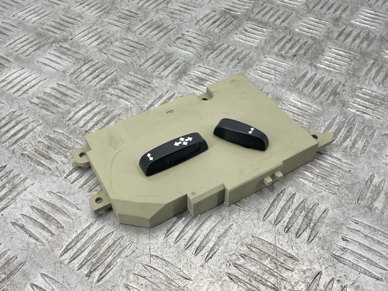 Кнопки регулювання спинки сидіння 31300479 Volvo XC60