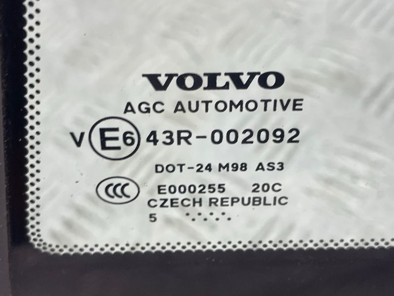 Бічне скло дверей Volvo XC90