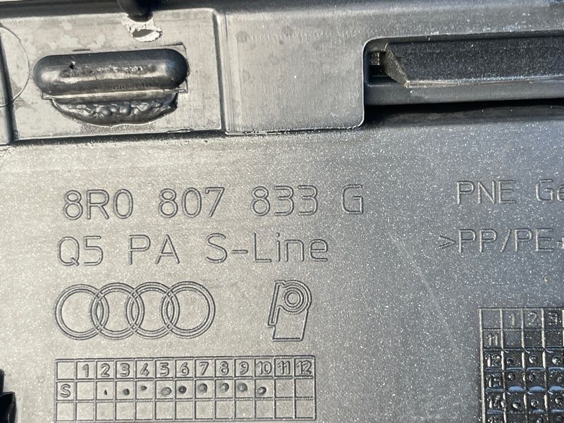 Бампер 8R0807833G Audi Q5