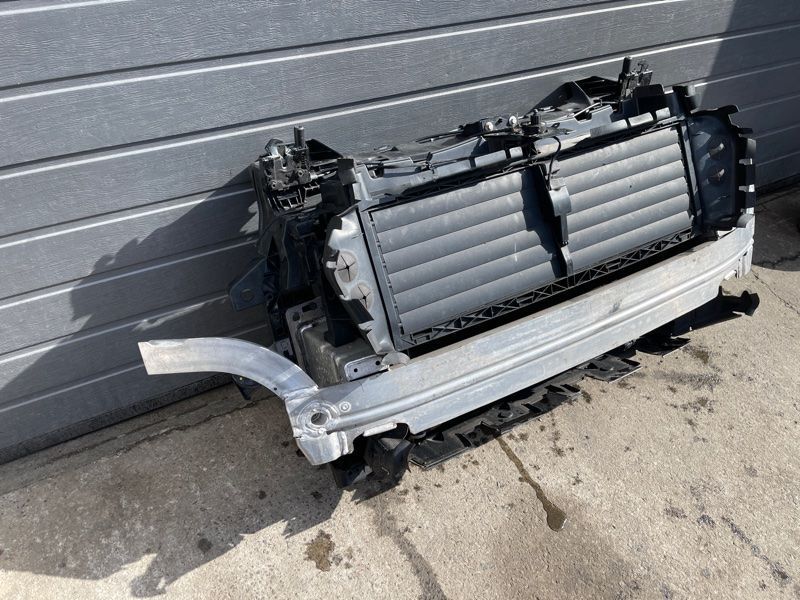 Радиатор охлаждения двигателя Audi Q7