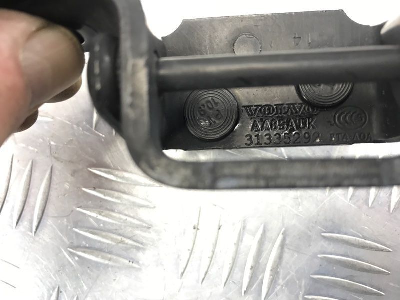 Петля крышки багажника 31335292 Volvo XC60