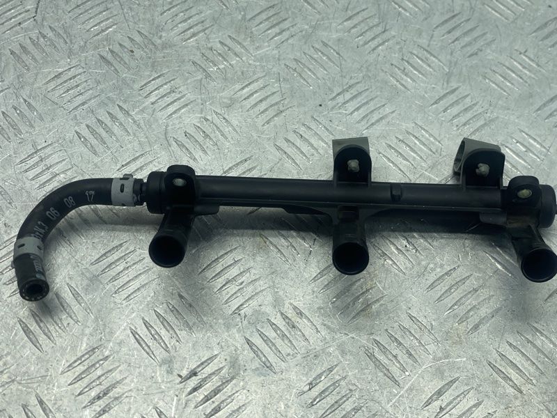 Паливна рампа права 06E133682C Audi A7 Audi A6, Audi A7, Audi Q7