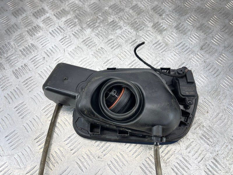 Корпус лючка крышки топливного бака в зборе 5NN809857GRU Volkswagen Tiguan
