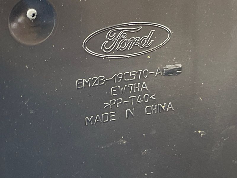 Дефлектор воздуховода EM2B19C570A Ford Edge