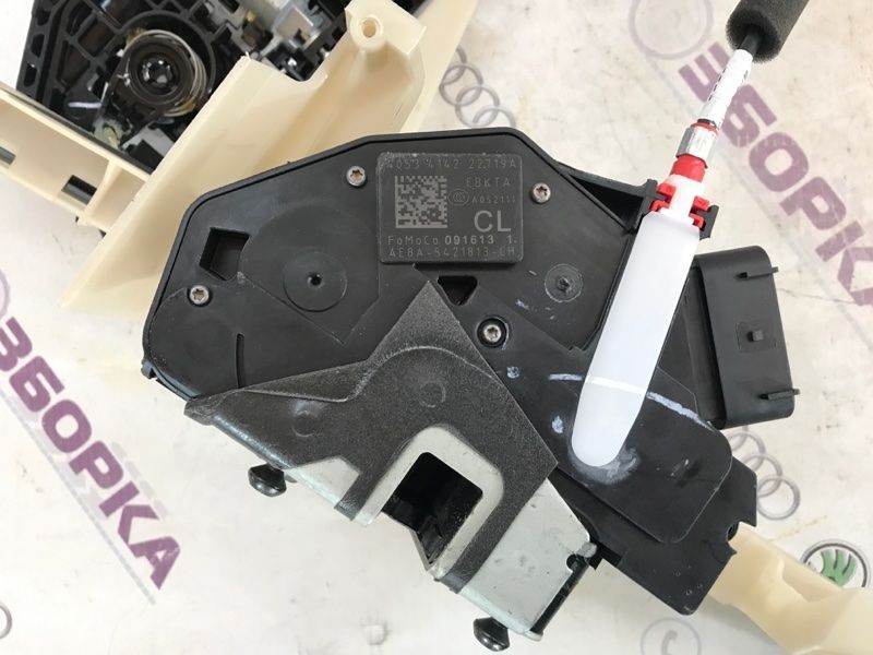 Замок двери AE8A5421813CH Ford Edge