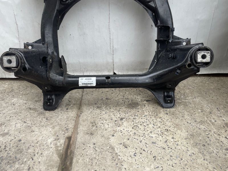 Подрамник передний 7L0400025 Audi Q7