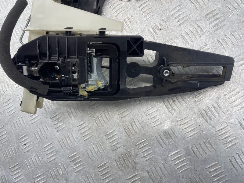 Кронштейн ручки ES7Z5426685T Ford Edge