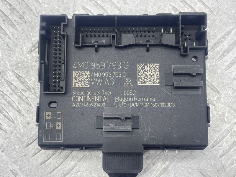 Блок управления двери 4M0959793G Audi Q7