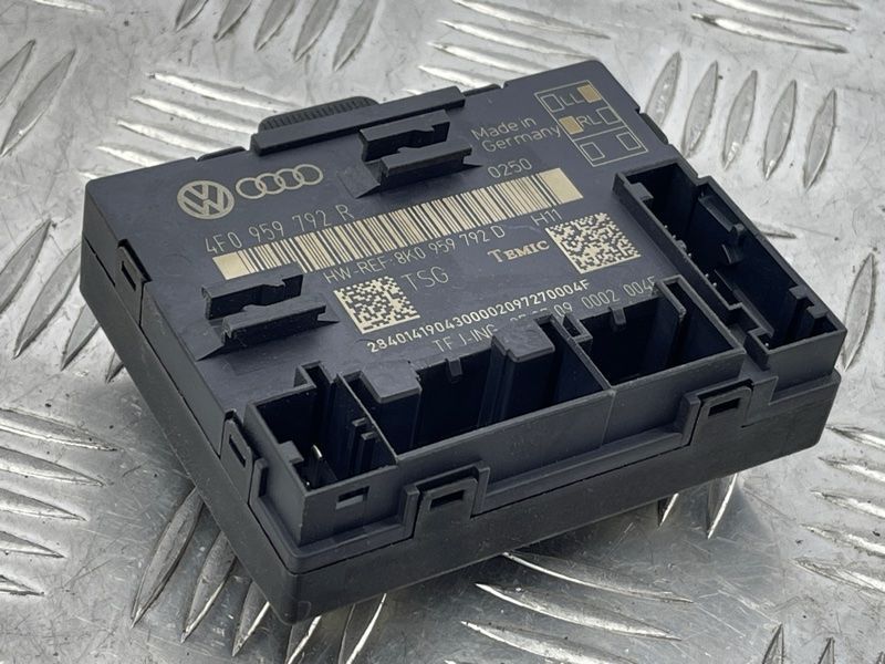 Блок керування дверей 4F0959793R Audi Q7