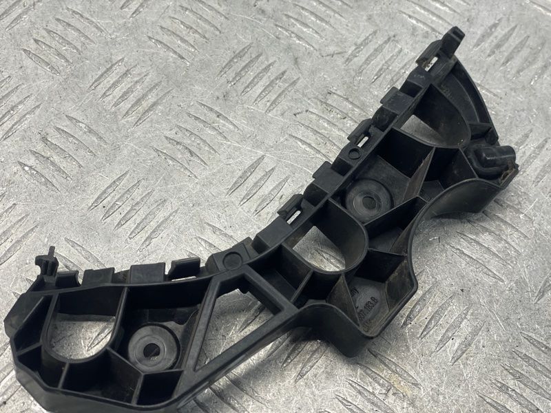 Направляющая переднего бампера 3C8807183B Volkswagen CC