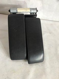 Підлокітник 7P6864207BK84 Volkswagen Touareg